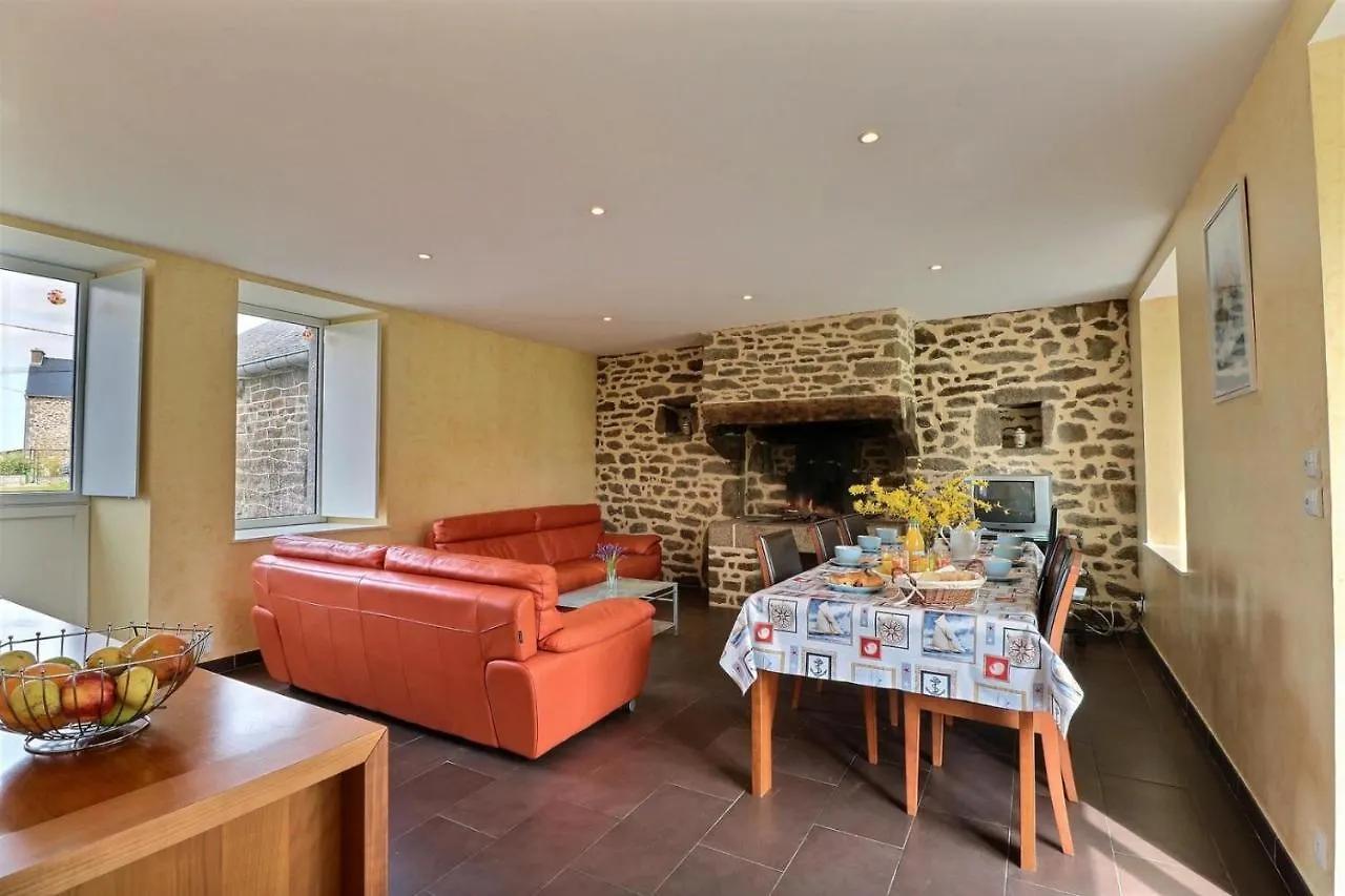 Le Rocher 1 Miniac-Morvan France
